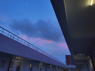 190057