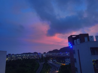 190058