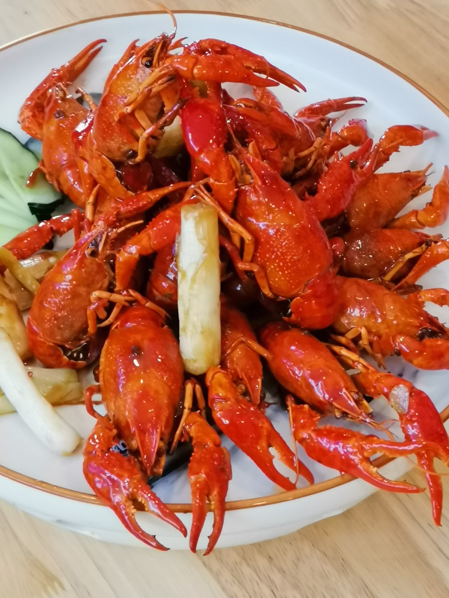 金沙滩啤酒城的鱼台小龙虾