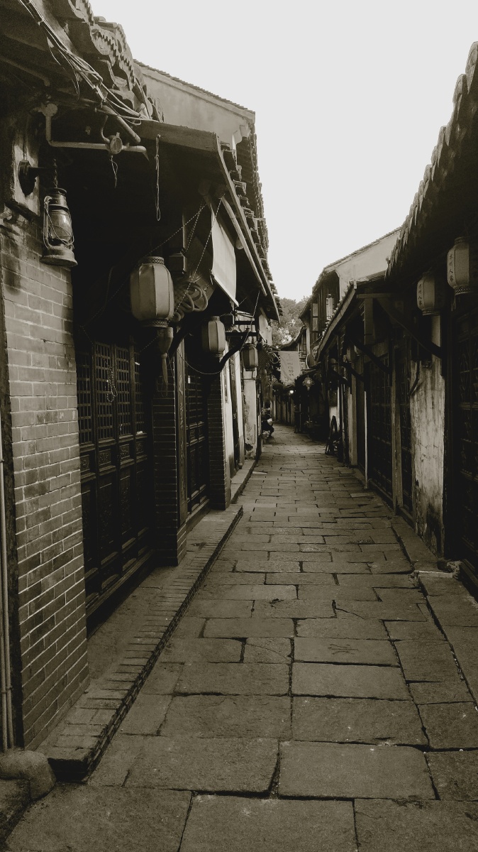 熟悉的街道陌生的人群