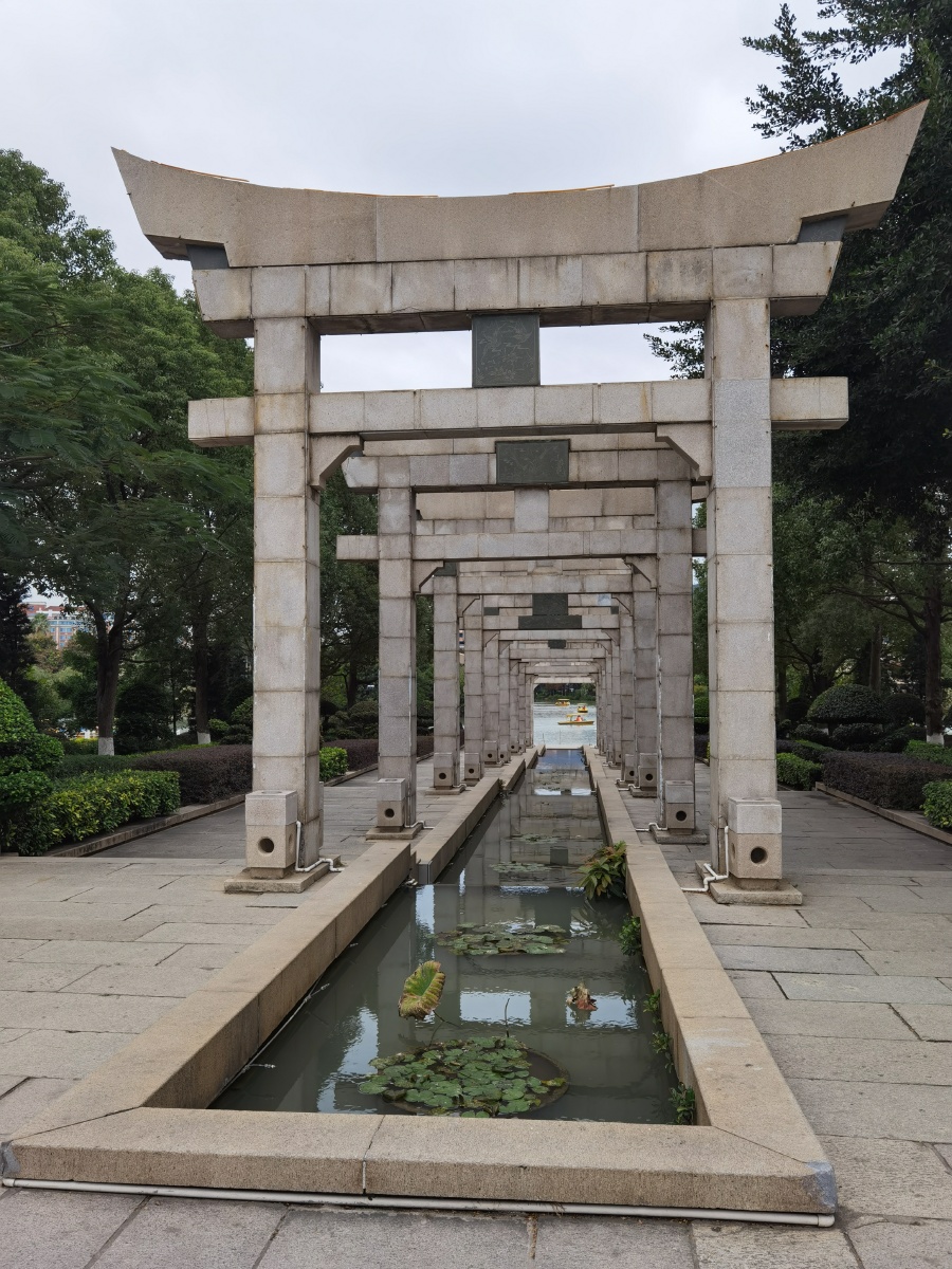 泉州东湖公园里的壮观一角
