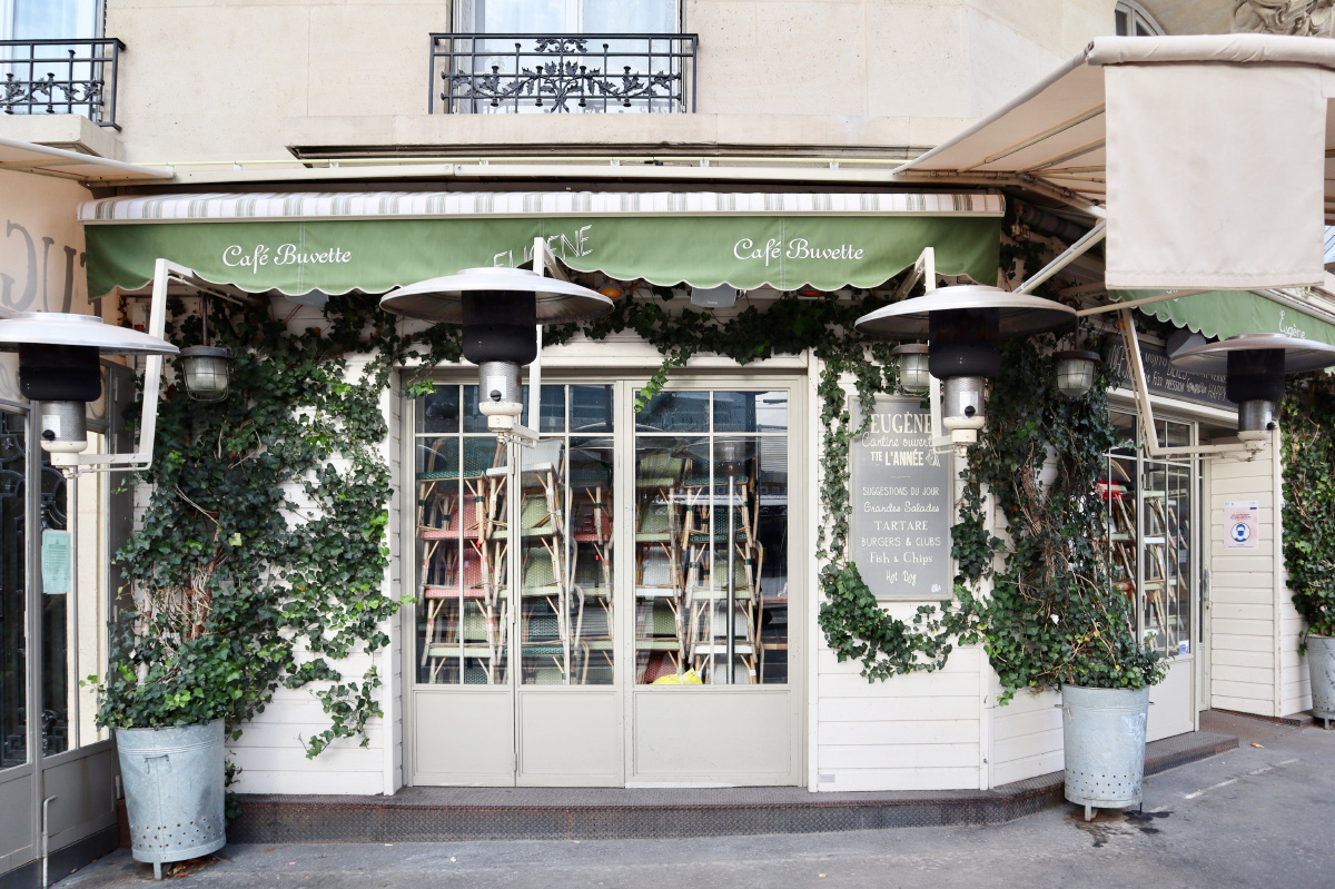 巴黎街头咖啡店