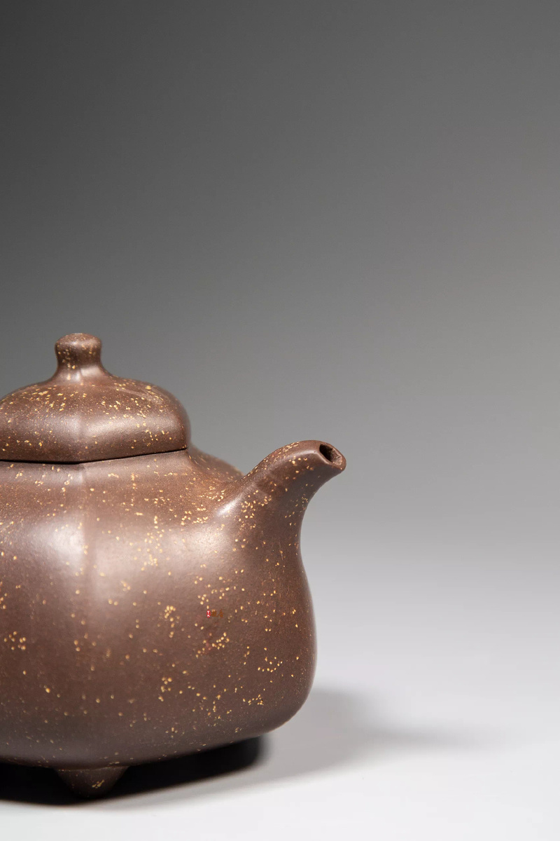 作者许杰作品六角乳鼎长145cm高95cm容量380cc材料紫泥铺砂估价