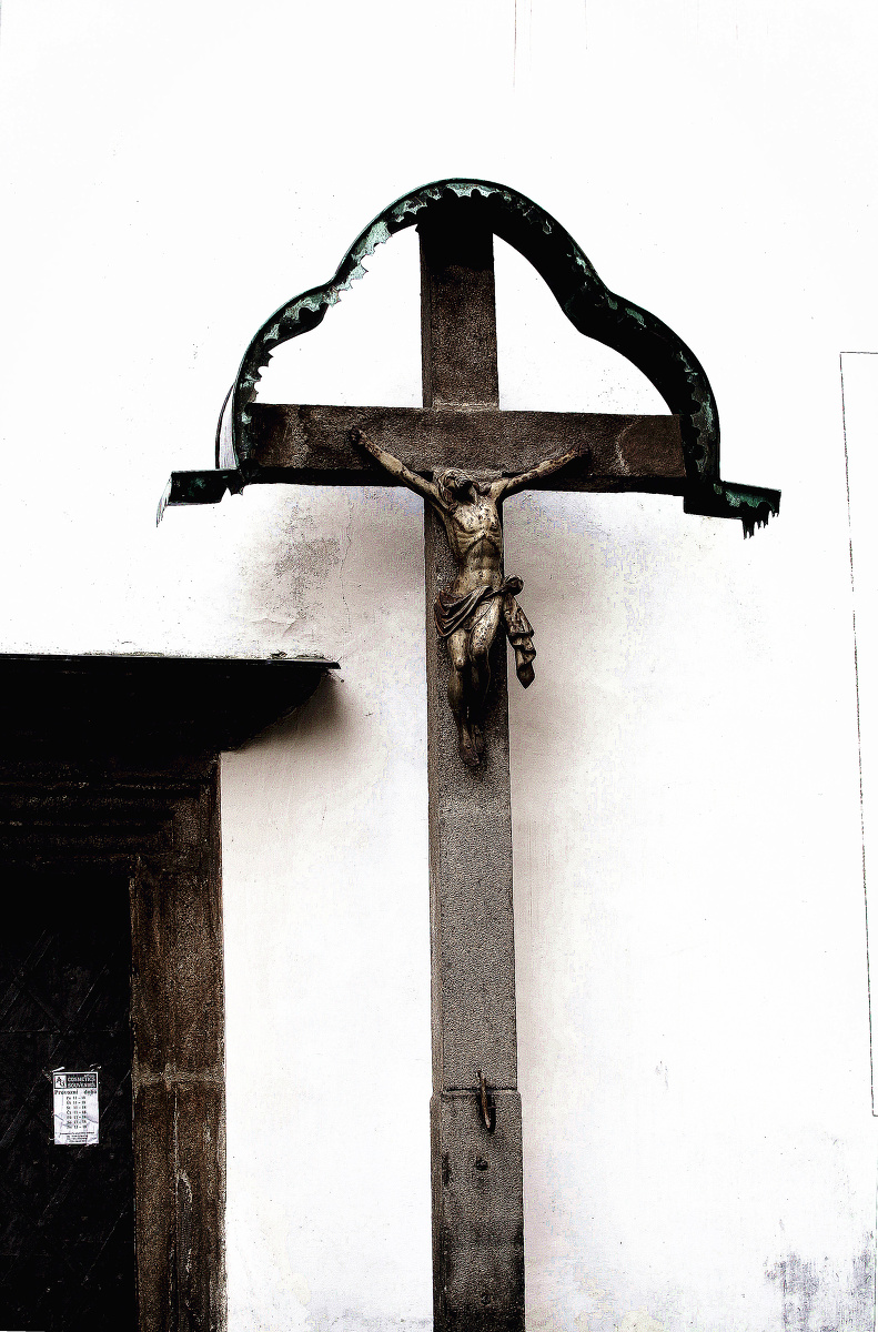 古老的十字架,诉说着过去的故事