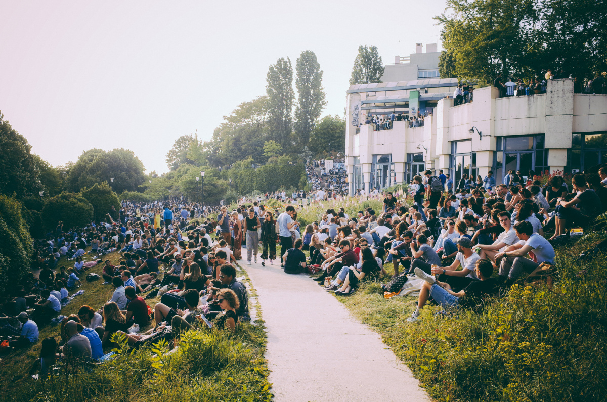 巴黎美丽城公园的周末