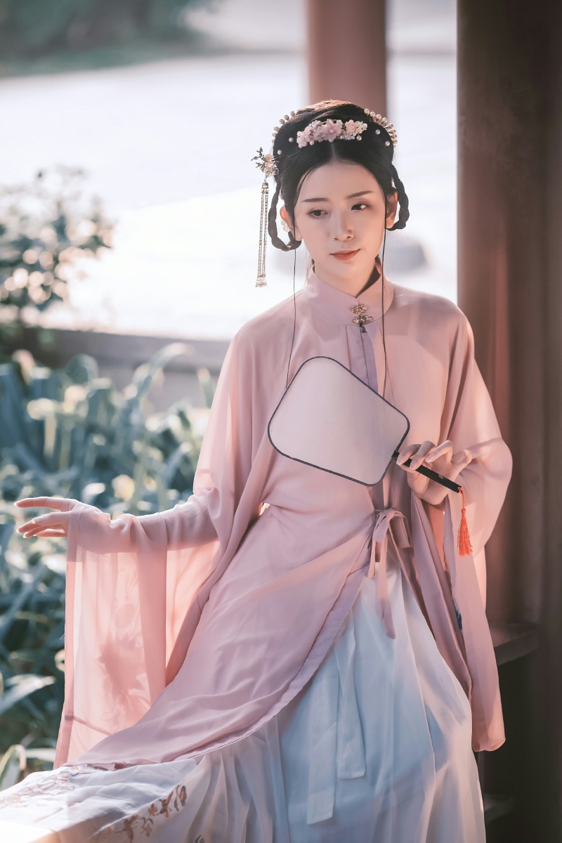 古装美女半身风雨半身伤半句别恨半心凉