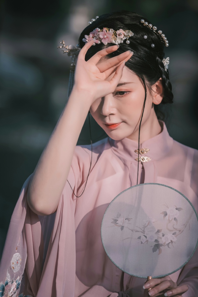 古装美女半身风雨半身伤半句别恨半心凉