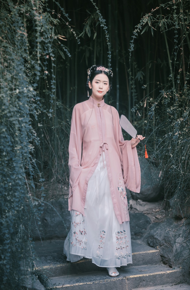 古装美女半身风雨半身伤半句别恨半心凉