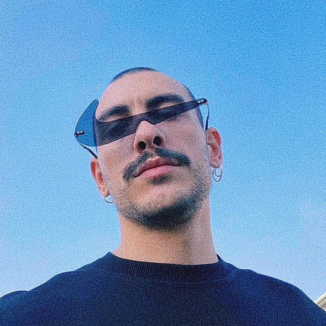 头像年轻人你耗汁尾知