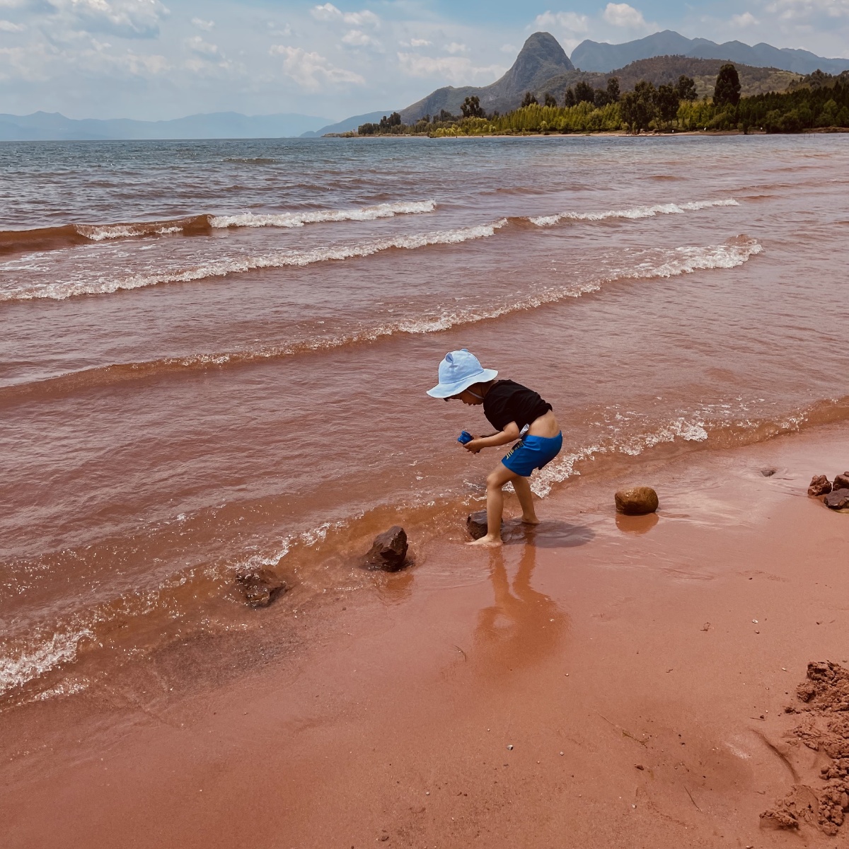 云南抚仙湖红沙滩