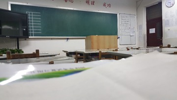 925928