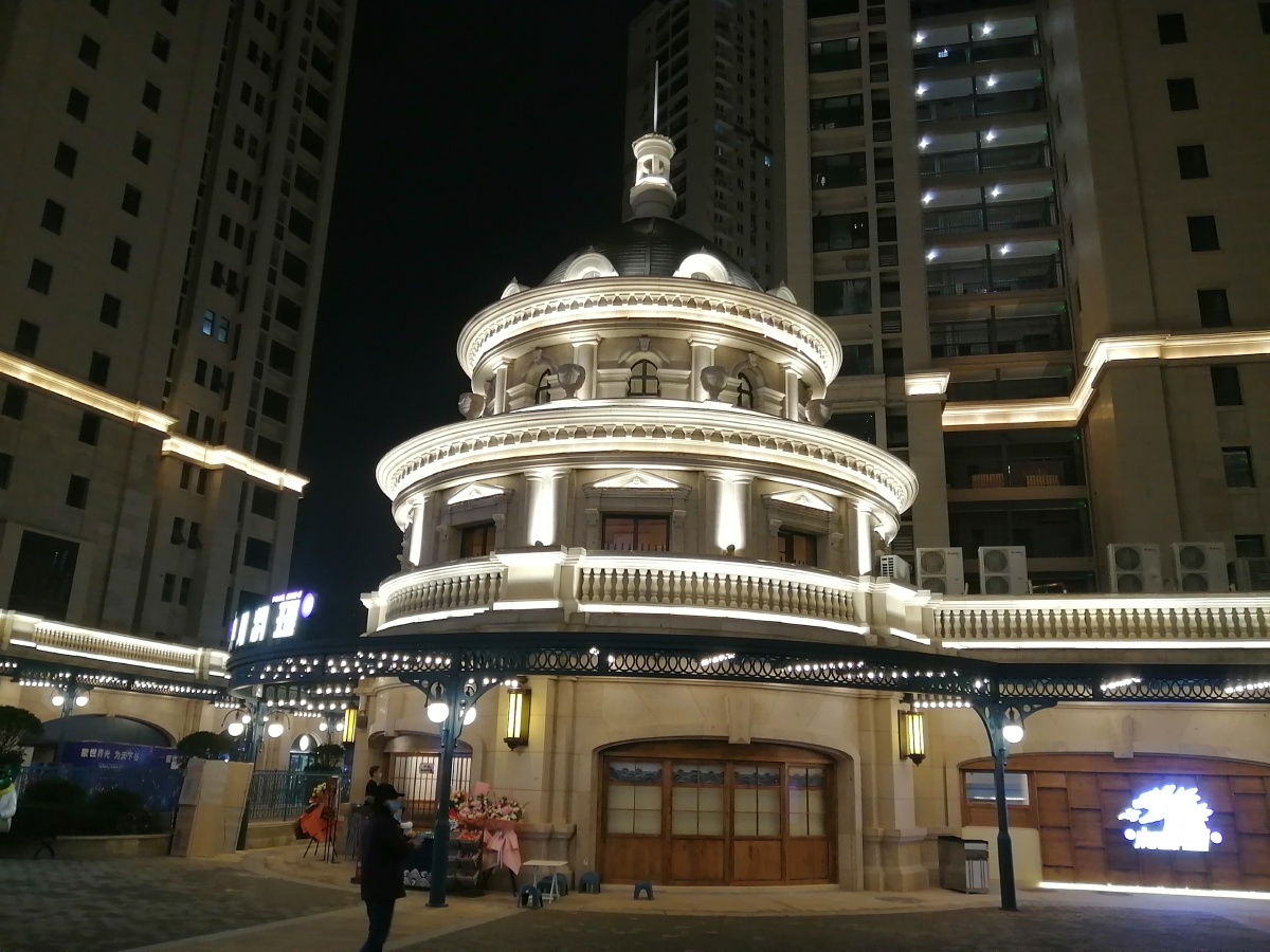 光谷法式风情街