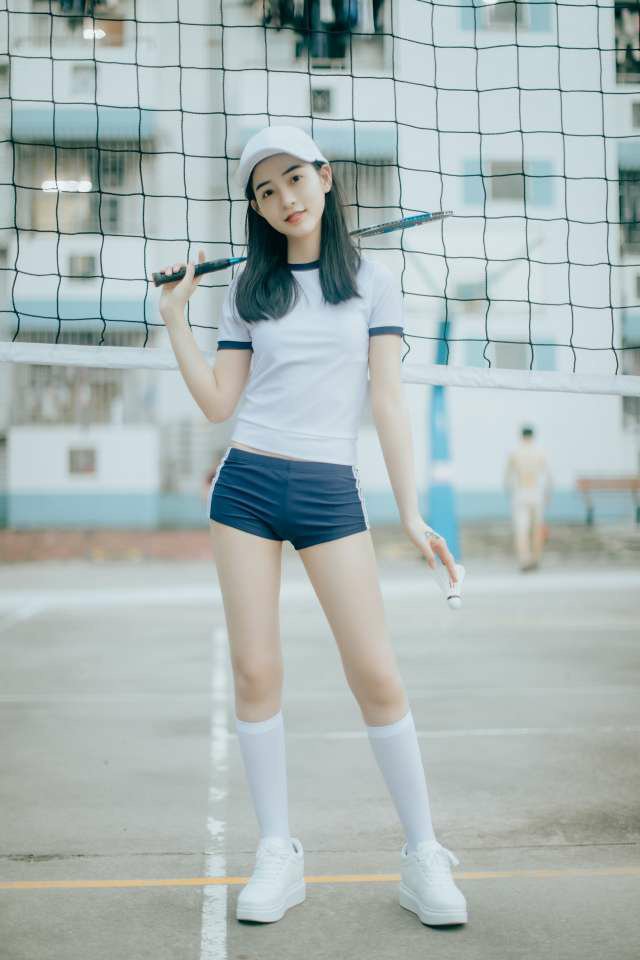 羽毛球运动女孩