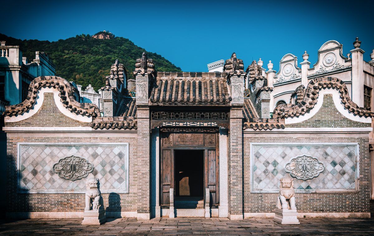 佛山西樵山影视城一西樵山国艺影视城由香港国艺娱乐文化集团有限公司