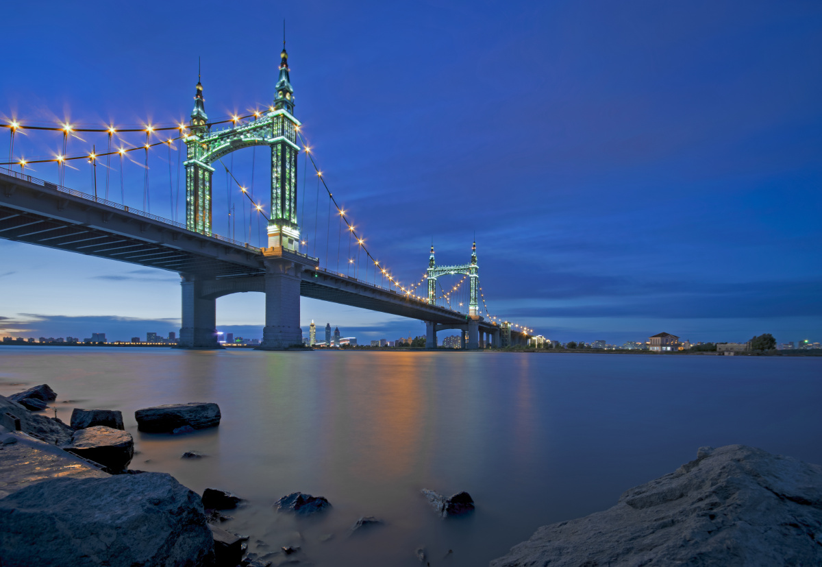 夜晚的阳明滩大桥