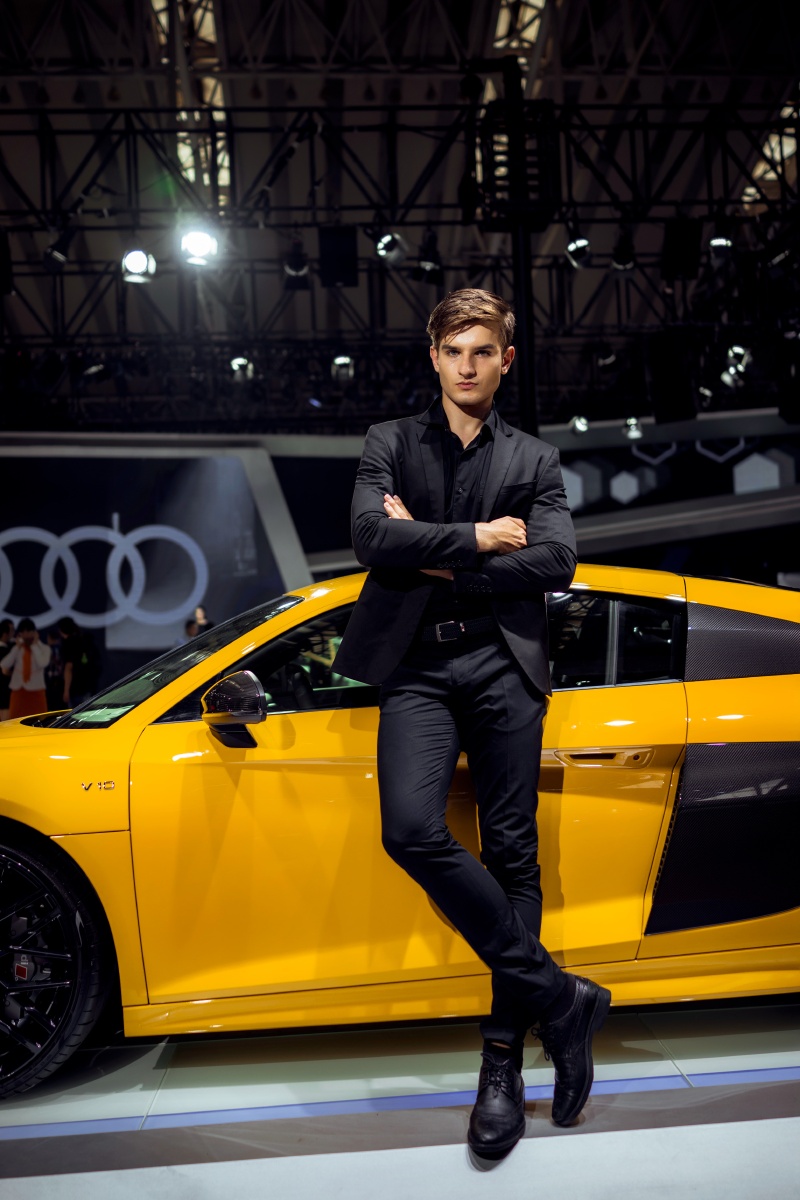 2017哈尔滨国际车展奥迪巴西男模