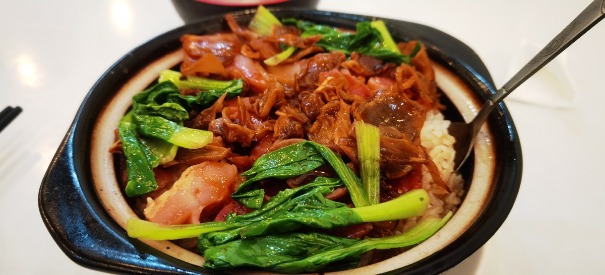 腊味双拼煲仔饭真的很好吃.