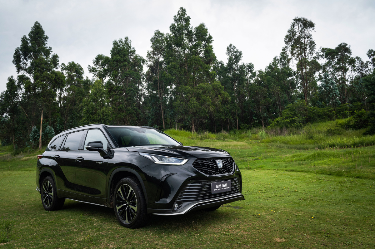 丰田新上市的皇冠陆放实拍美图