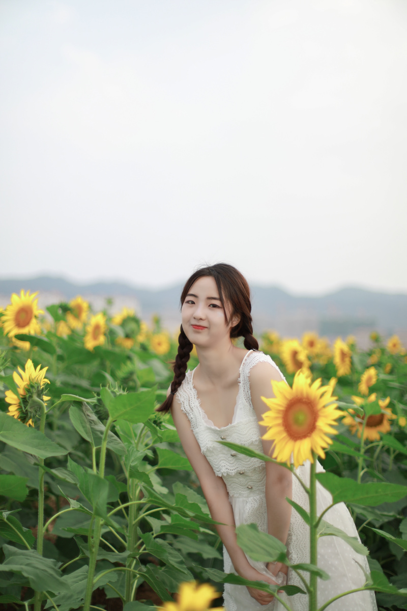 扎小辫子的少女(1)