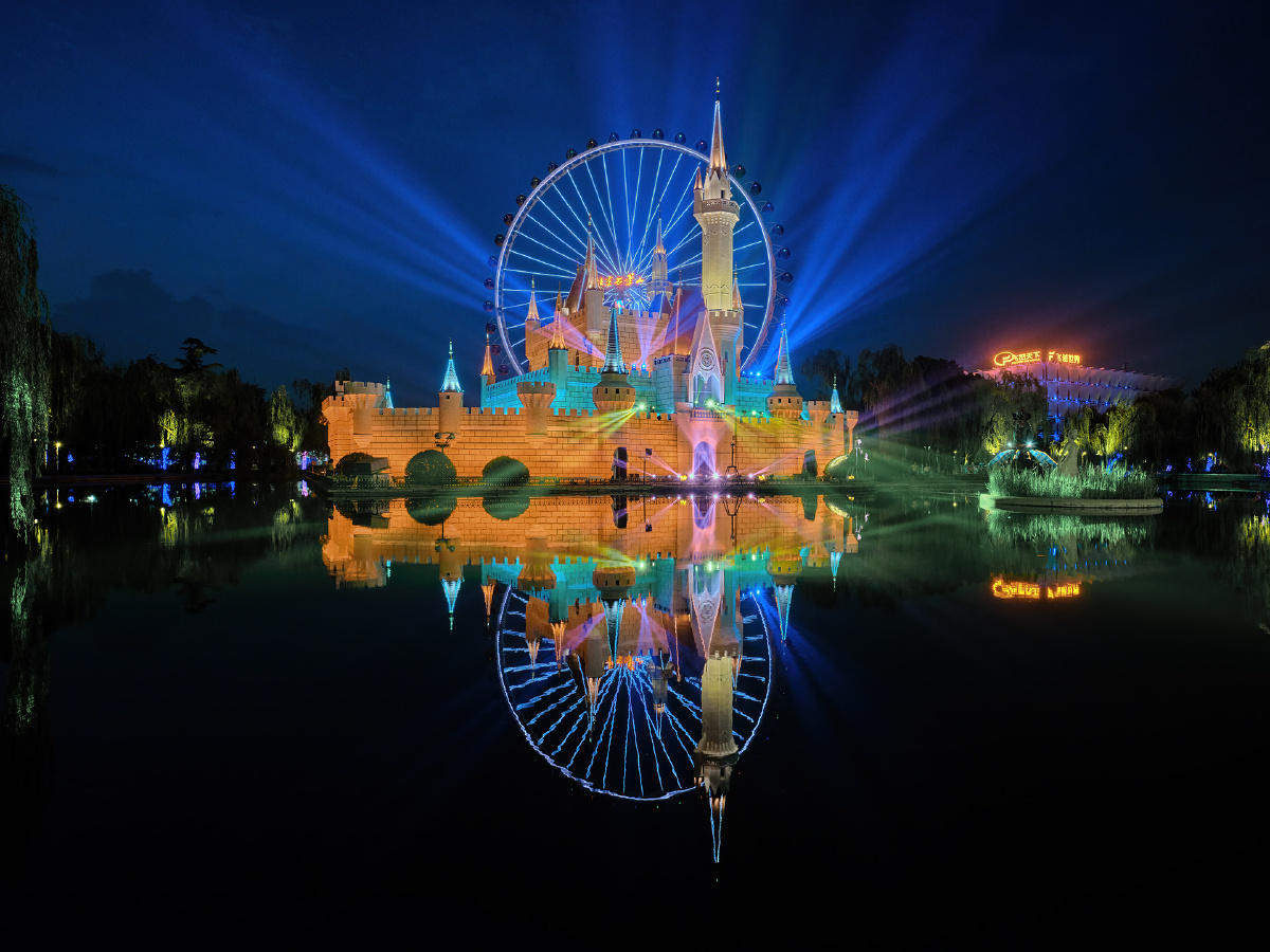 石景山游乐园公主城堡灯光秀