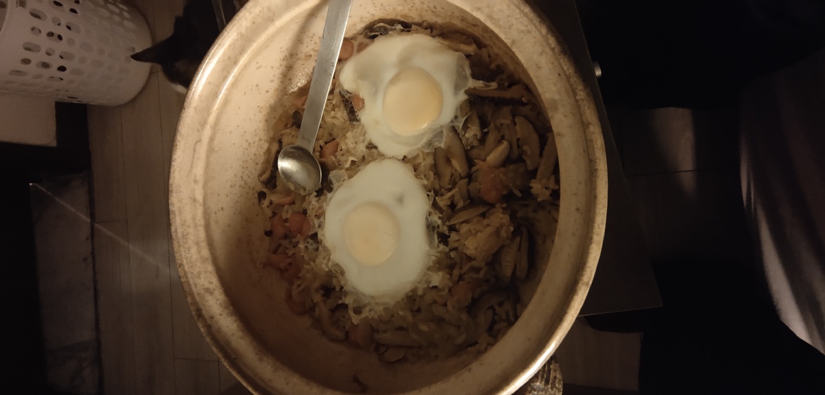 老婆做的夜宵简易煲仔饭