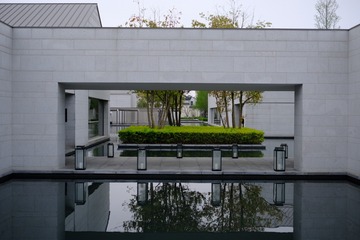 1904869