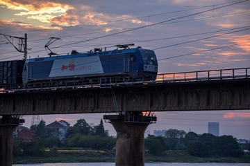 932798