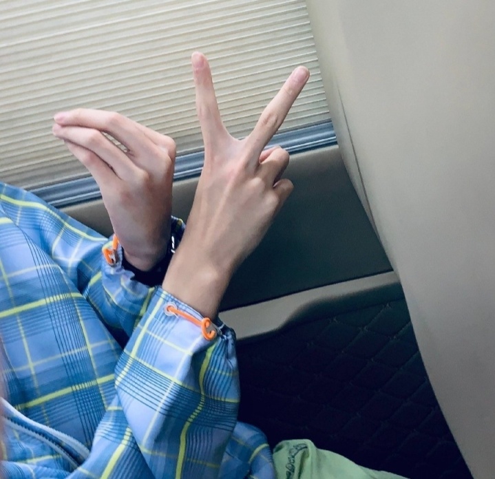 好看的手也能让人赏心悦目啊手控r1se追星女孩