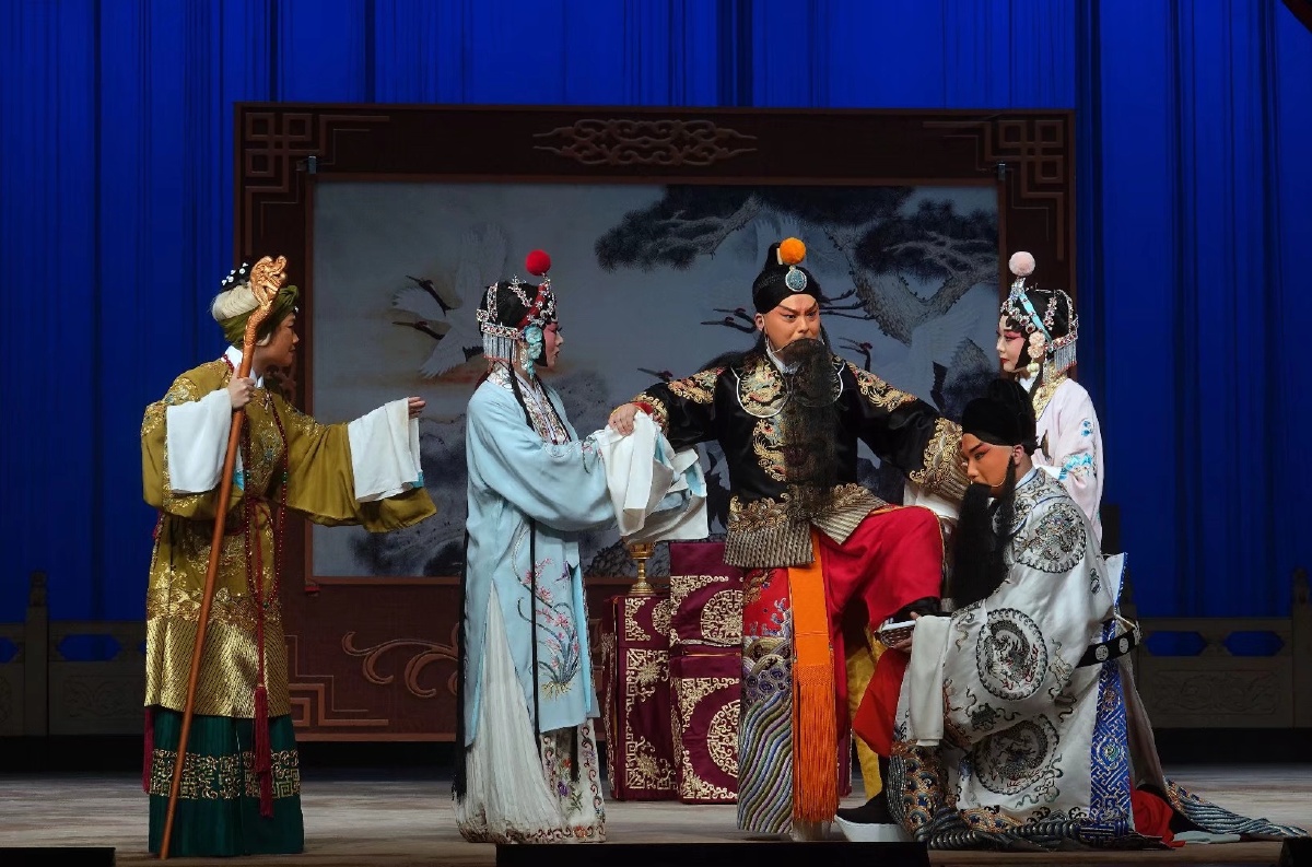 京剧四郎探母剧照探母杨四郎一一杨少彭特邀饰杨六郎一一赵月饰杨宗保