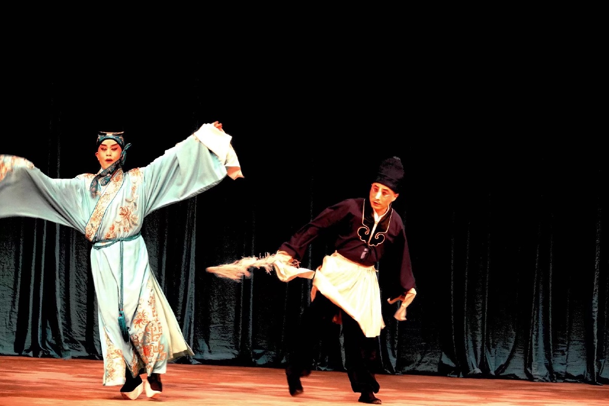 京剧《改容战父》剧照大连市京剧院演出演员:何玉郎一一岳峰饰瓜老一