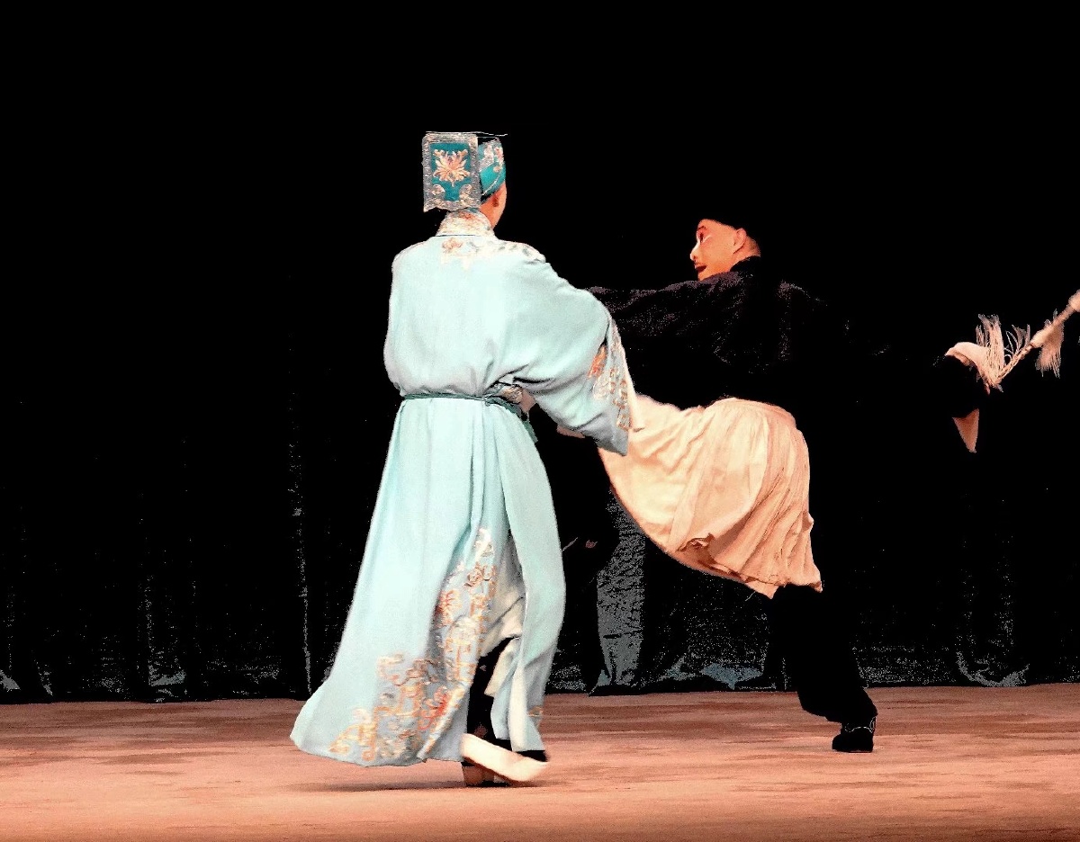 京剧《改容战父》剧照大连市京剧院演出演员:何玉郎一一岳峰饰瓜老一