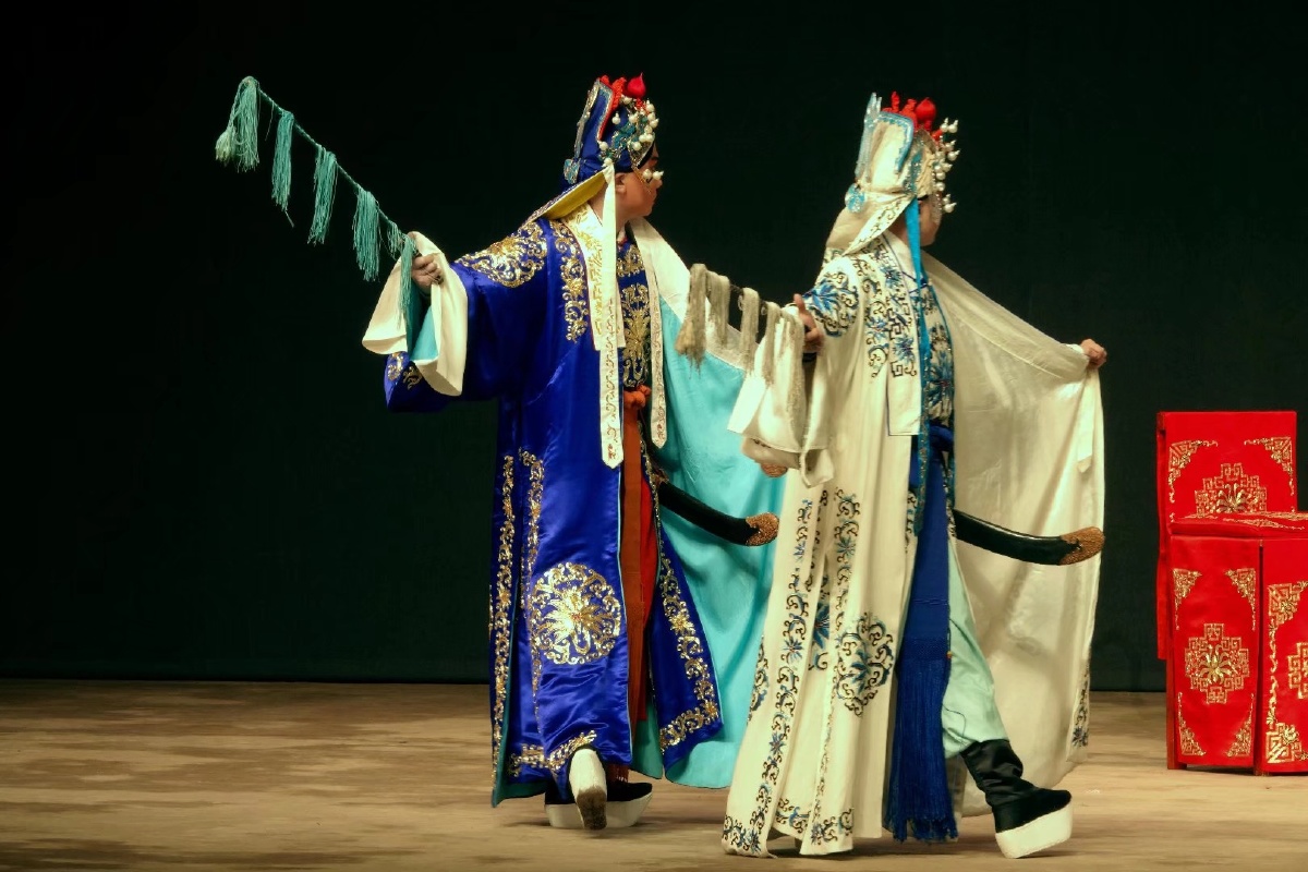 京剧秦琼卖马剧照三卖马耍锏大连京剧院演出主演凌珂秦琼一一凌珂王老