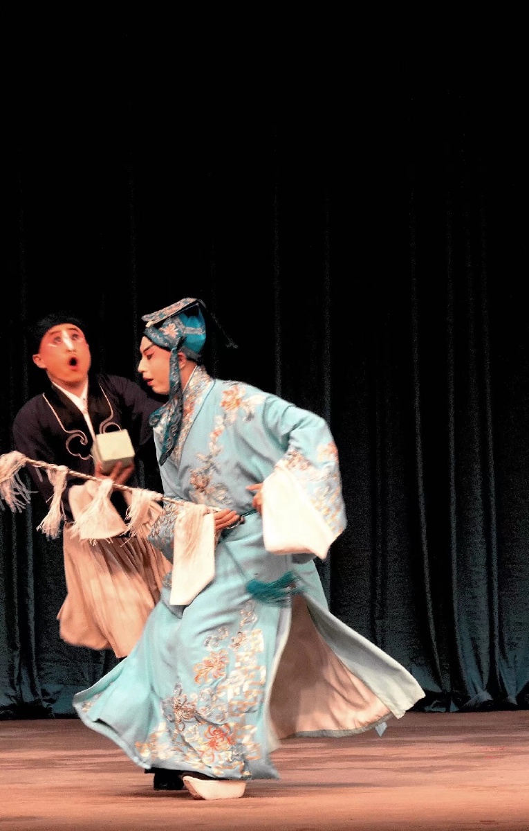 京剧《改容战父》剧照大连市京剧院演出演员:何玉郎一一岳峰饰瓜老一