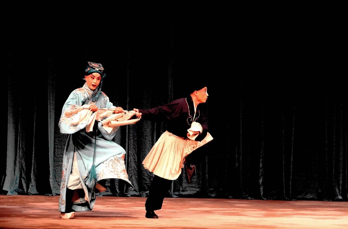 京剧《改容战父》剧照大连市京剧院演出演员:何玉郎一一岳峰饰瓜老一