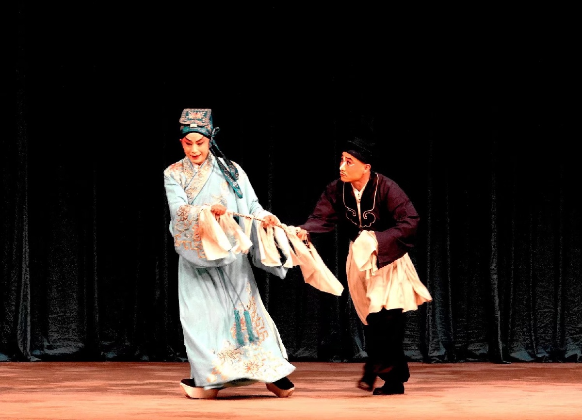 京剧《改容战父》剧照大连市京剧院演出演员:何玉郎一一岳峰饰瓜老一