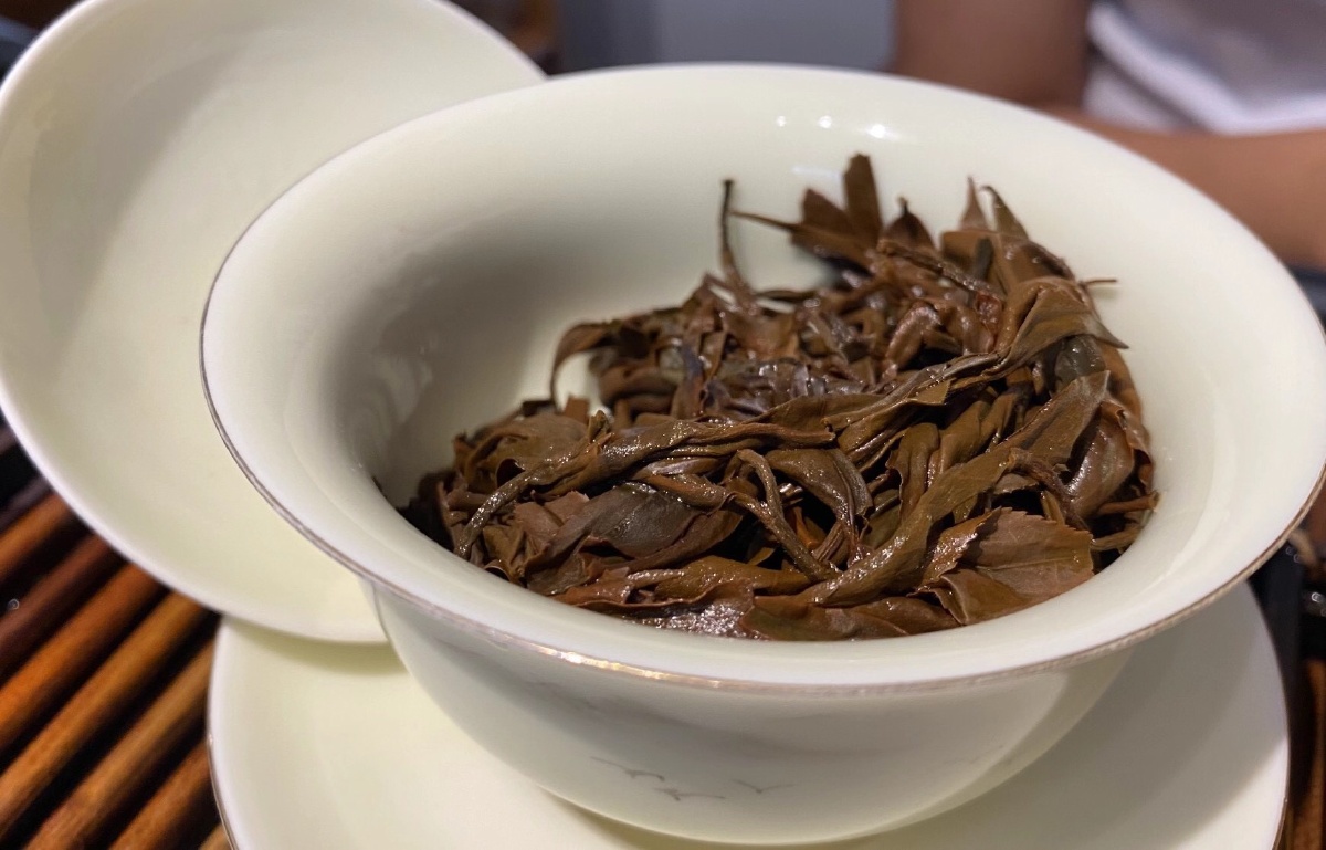 滑竹梁子春尾巴大树红茶高品质口感香甜密花香