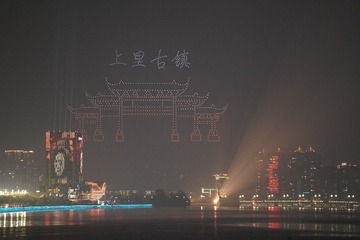 105015