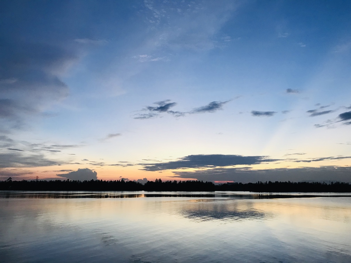 最迷人的风景不过是一瞬间感受最深的美好.