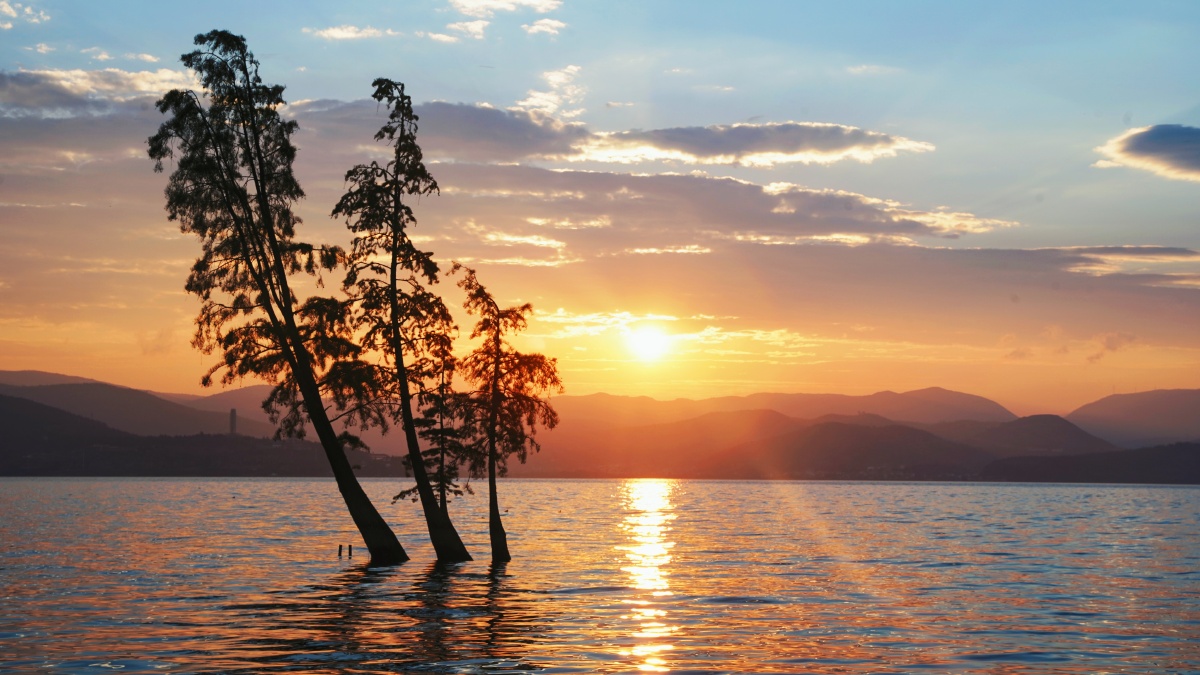 大理洱海日出我不允许你没看过!绝美! - the-one - 图虫