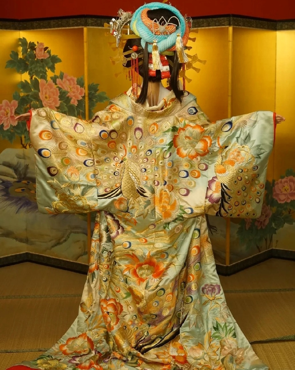 千年之美か艺伎的打褂和服就是一幅精美奢华地工艺品