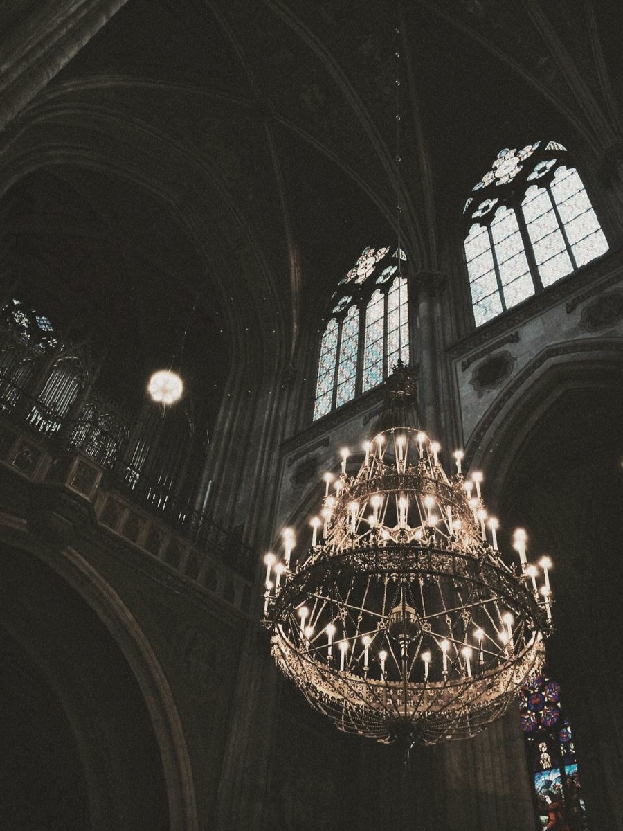 香港某夜间教堂一角