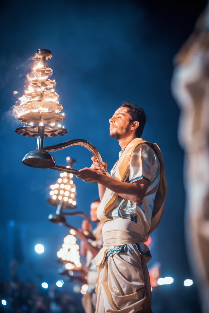 虔诚者的某宗教仪式进行时