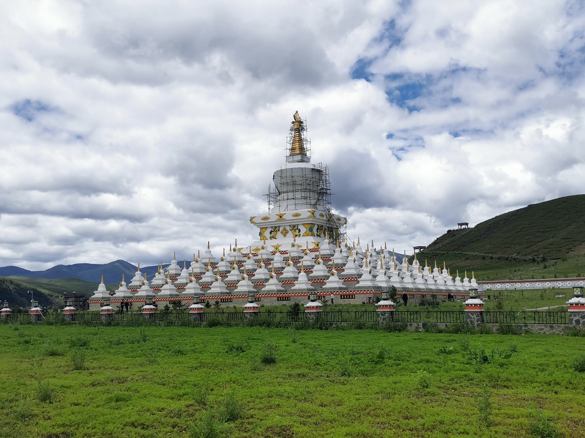 摩旅四川甘孜藏族自治州香格里拉镇至稻城县一路好风光