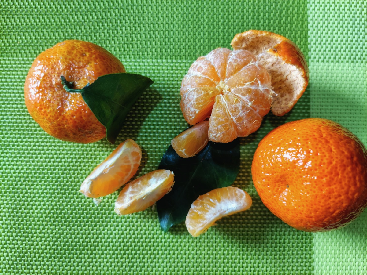 桔子,橘瓣,橘皮,叶子,绿色,橘色,维生素,营养物质,果肉,果实,水果