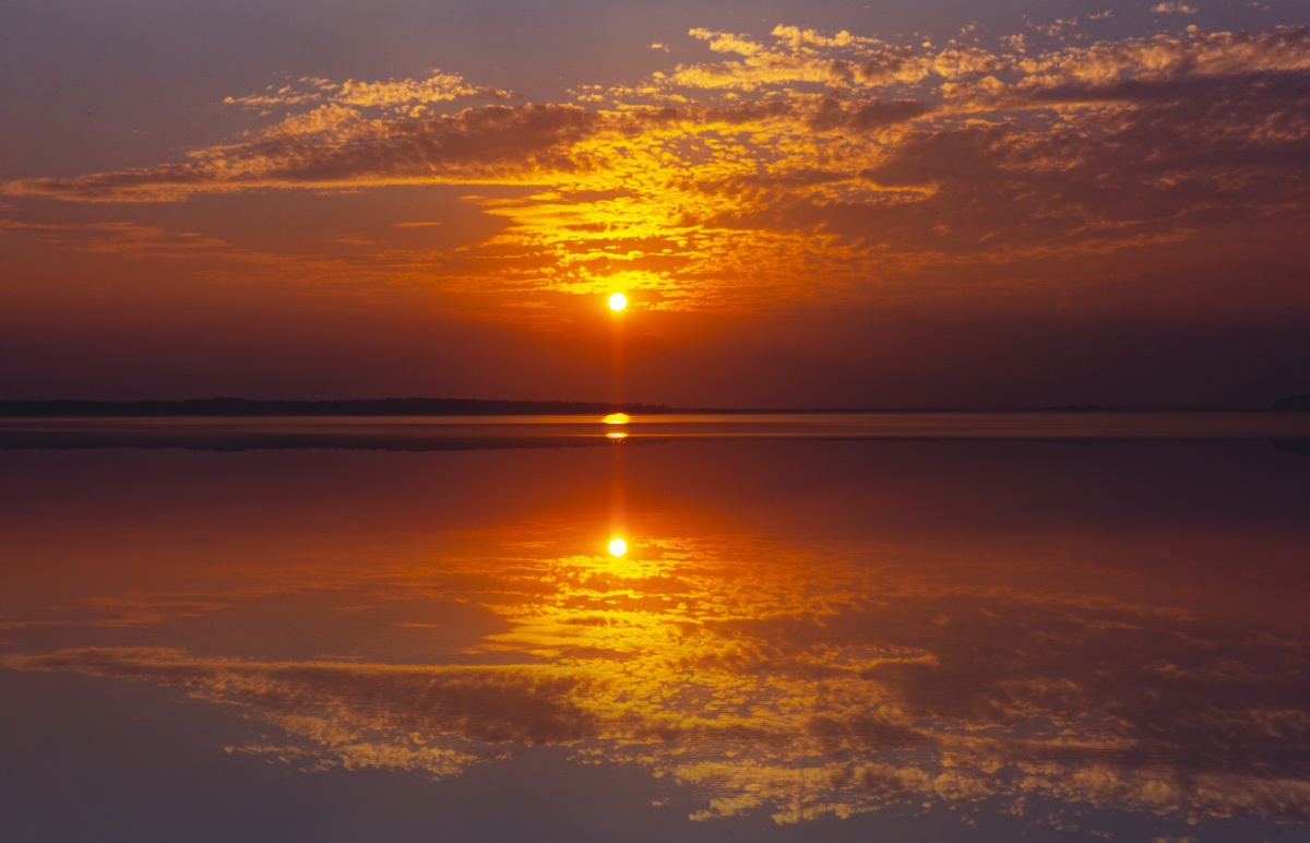 日落余晖海天一色
