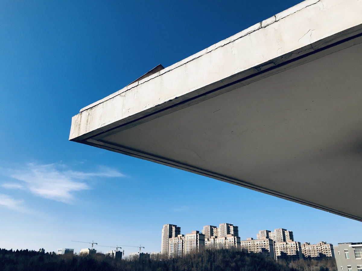 天台一角通过巧妙构图表现意境