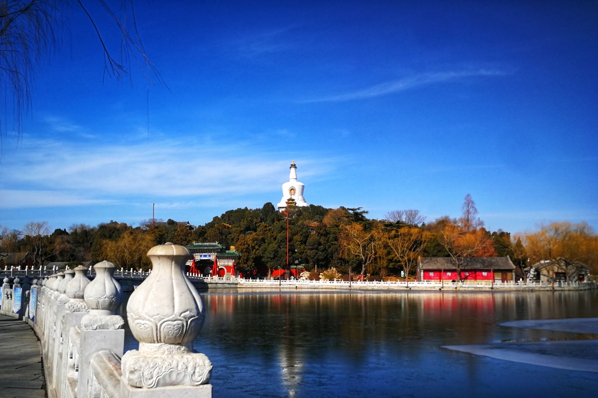 北海公园琼岛春阴冬日的北海也很美