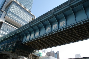 434557