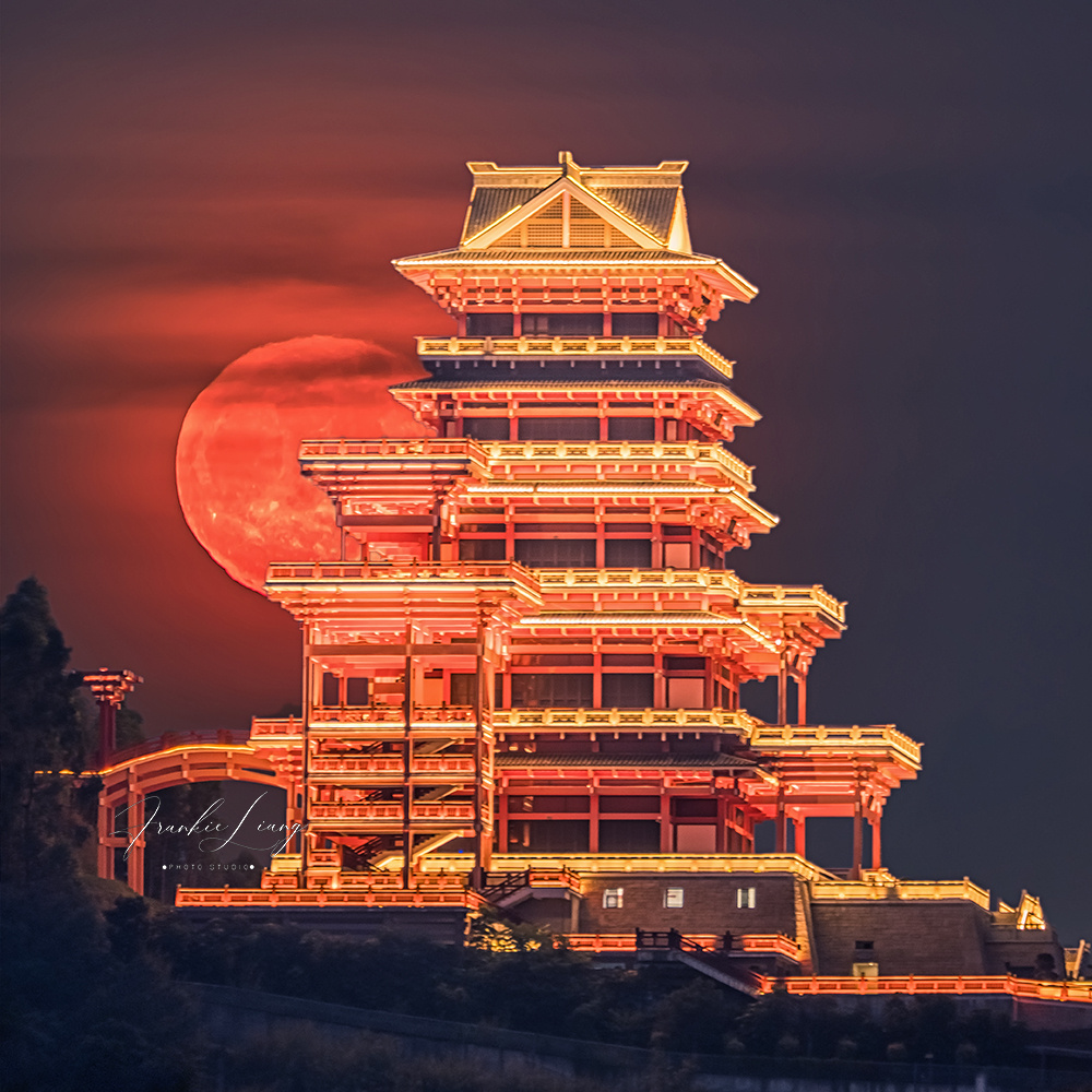 展旗楼在月圆前终于亮灯了