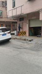 898221